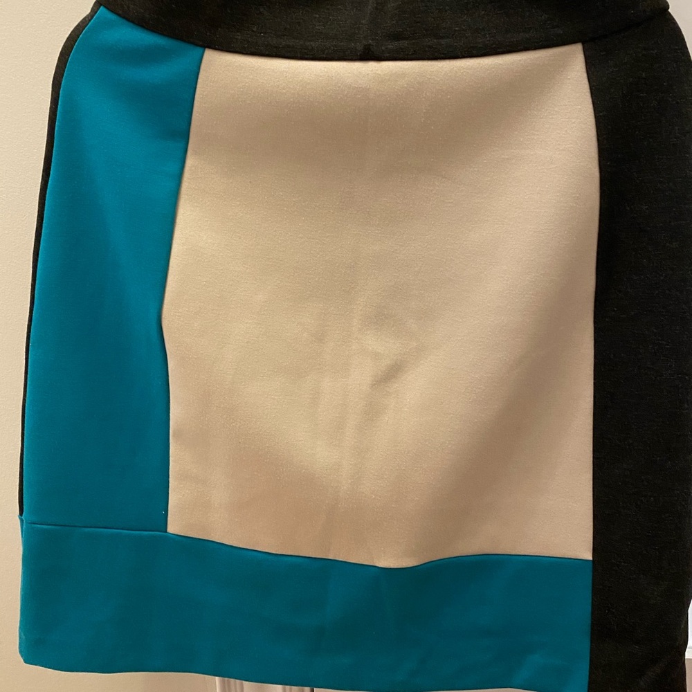Block pattern skirt